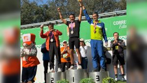 Jano Segovia es campeón en el medio maratón de Monterrey