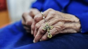 Preocupa salud y aislamiento forzado de Doña Alejandra Alonso, rezandera de Matehuala